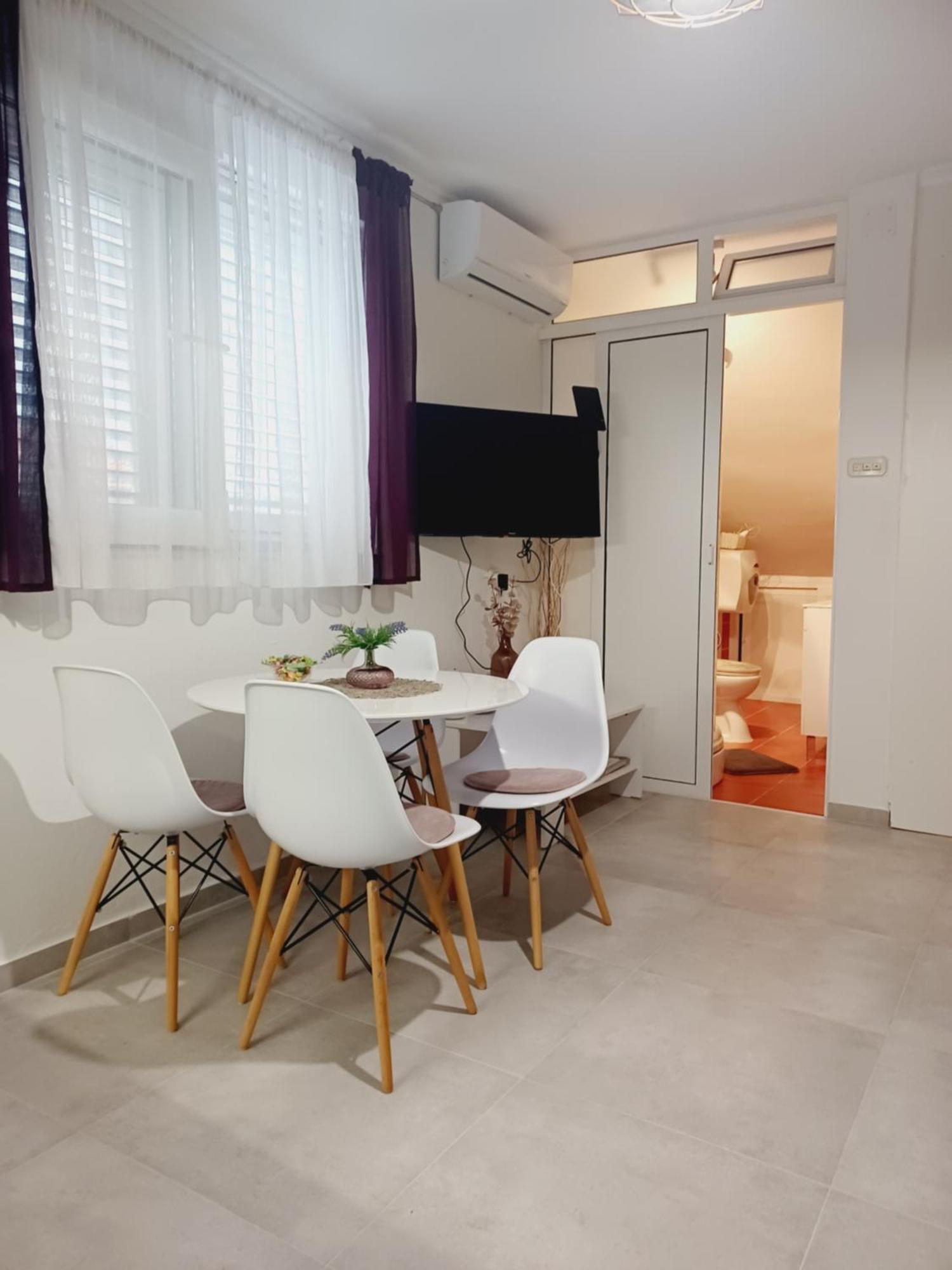 Apartment Mira Трогир Екстериор снимка