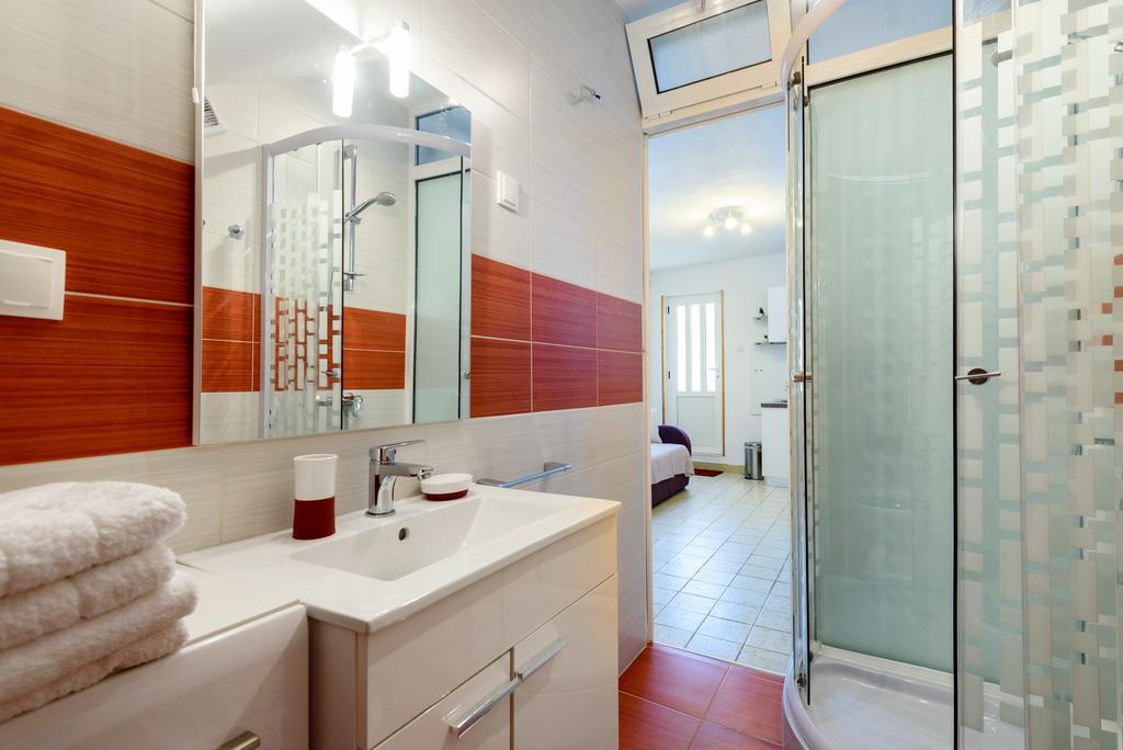 Apartment Mira Трогир Екстериор снимка